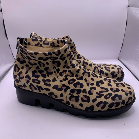 L'Amour Shoes - L'Amour Des Pieds Womens Ankle Booties Round Toe Back Zip Leather Cheetah 7 F17